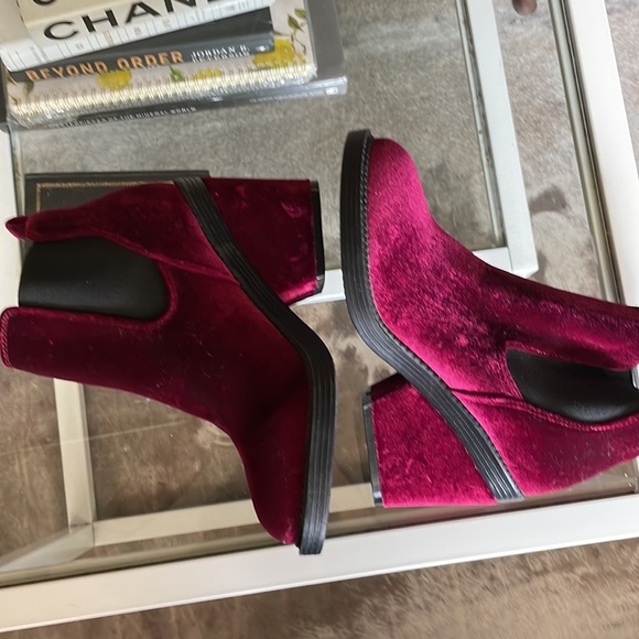 Woman’s booties - Picture 3 of 7